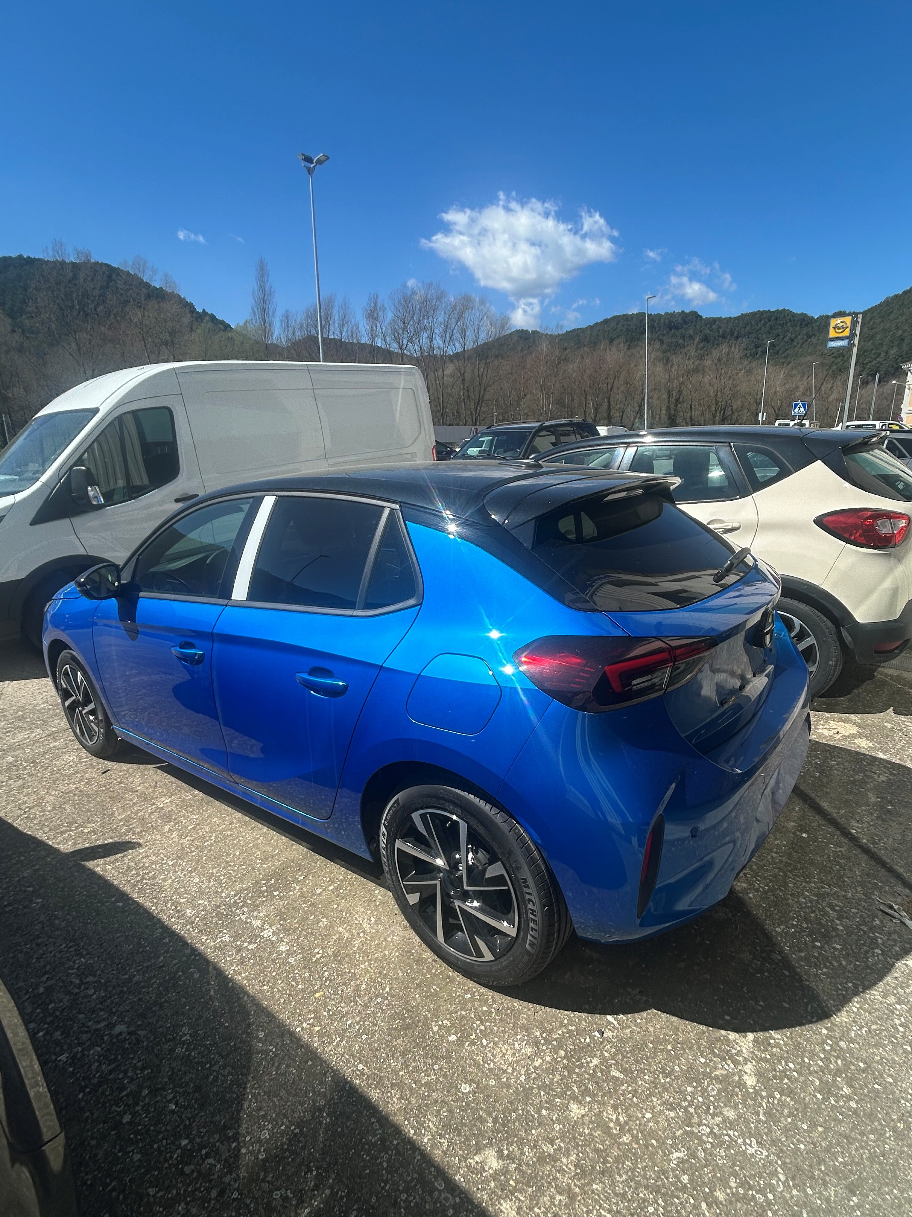 OPEL CORSA BLAU